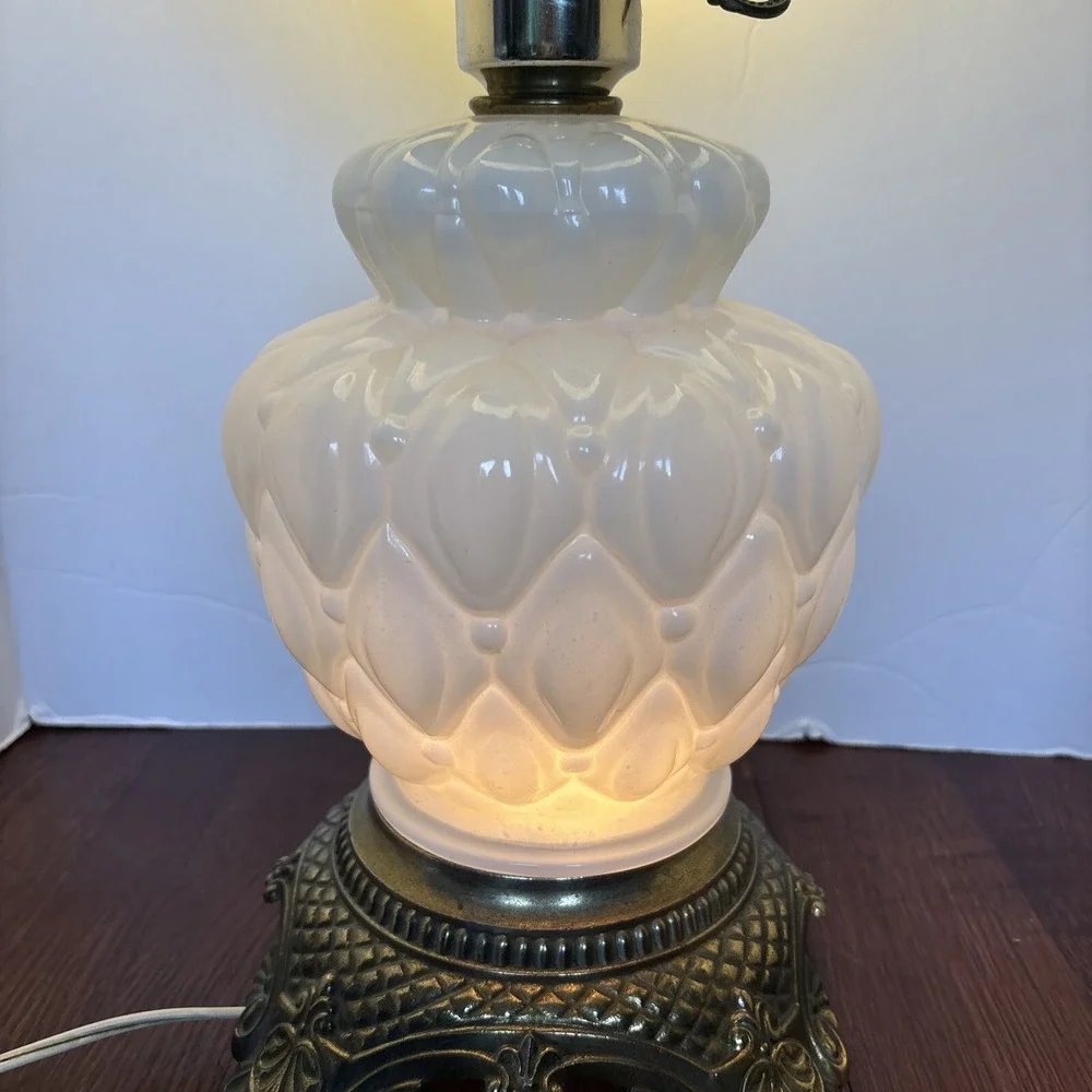 VTG MCM  Gone With The Wind Milk Glass Diamond Quilt Pattern 3 Way Lamp Complete